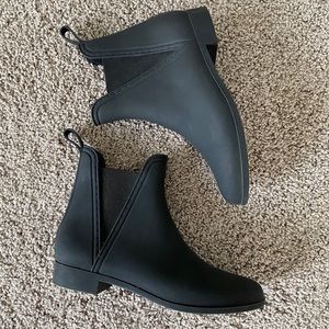 ASOS matte rubber rain Chelsea boots size 7.5 W